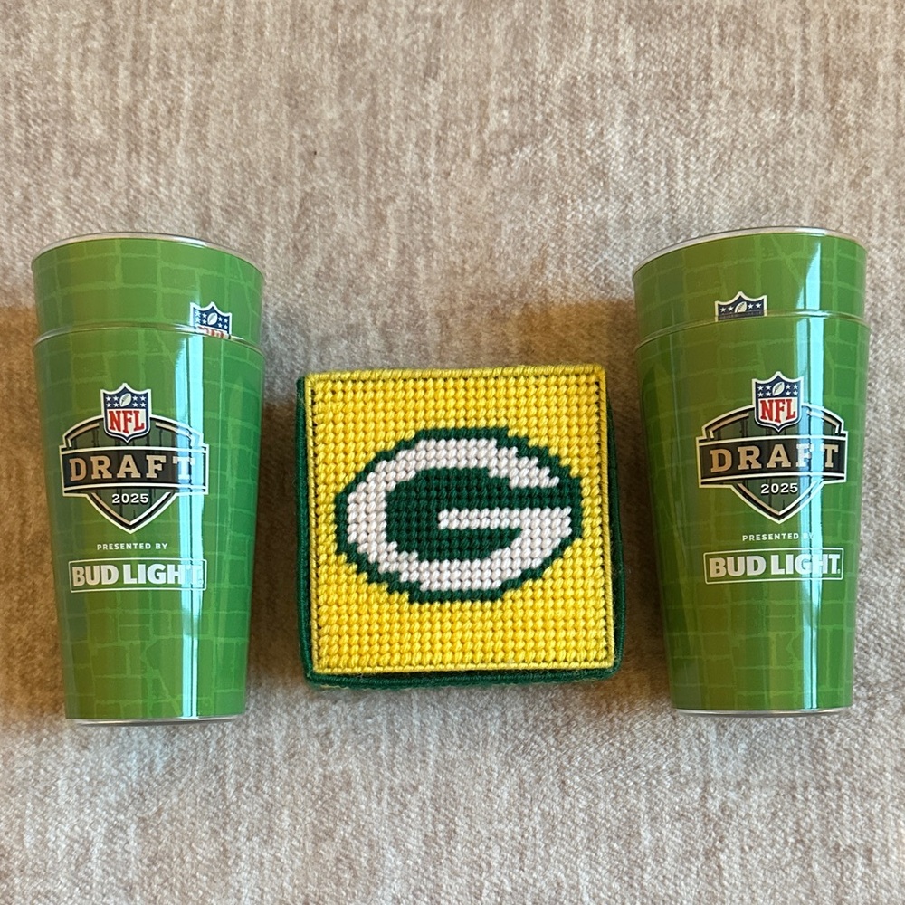 Green Bay Packers Needlepoint 8ct  Coaster with 4 NFL Draft Bud Light Cups